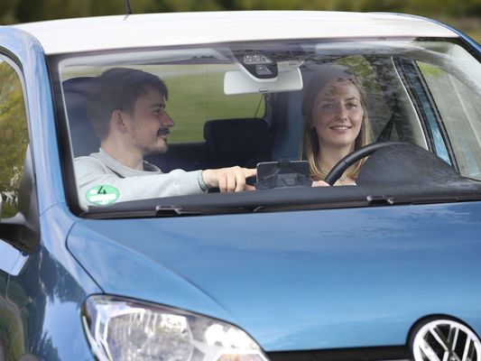 Foto: SP-X - Nach Plänen des Bundesverkehrsministeriums soll der Führerscheinerwerb künftig vereinfacht und günstiger werden Foto: SP-X - Nach Plänen des Bundesverkehrsministeriums soll der Führerscheinerwerb künftig vereinfacht und günstiger werden